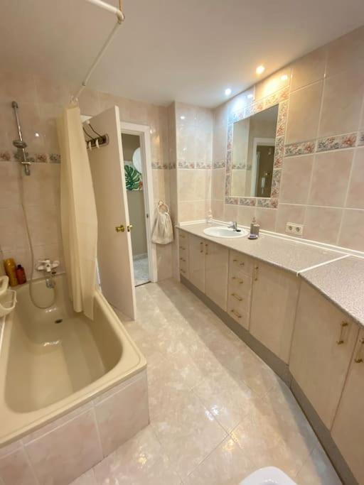 Lovely 1 Bedroom Apartment With Sea Views And Pool Estepona Exterior photo